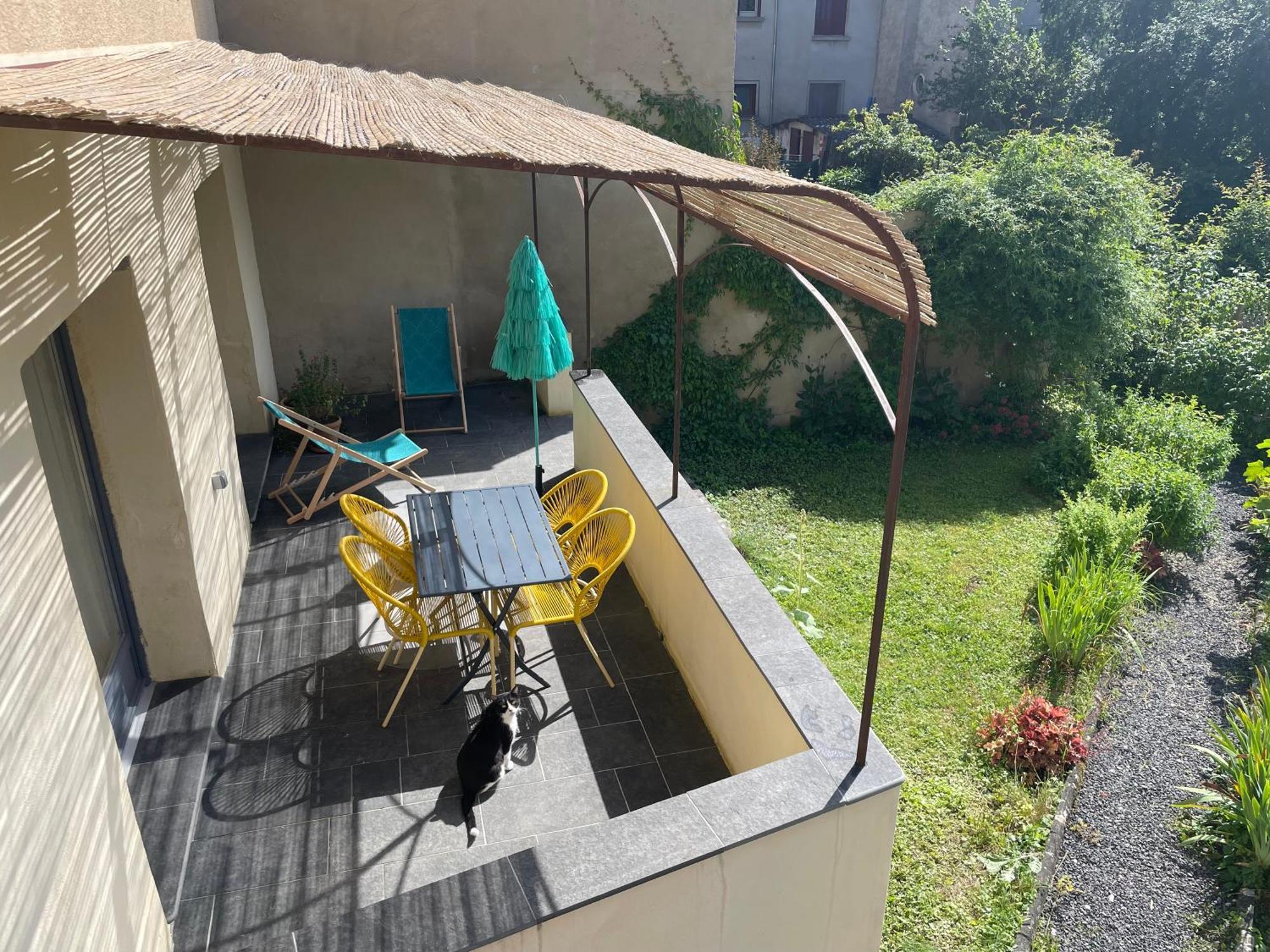 Gite Avec Terrasse Saint-Saturnin  Eksteriør billede