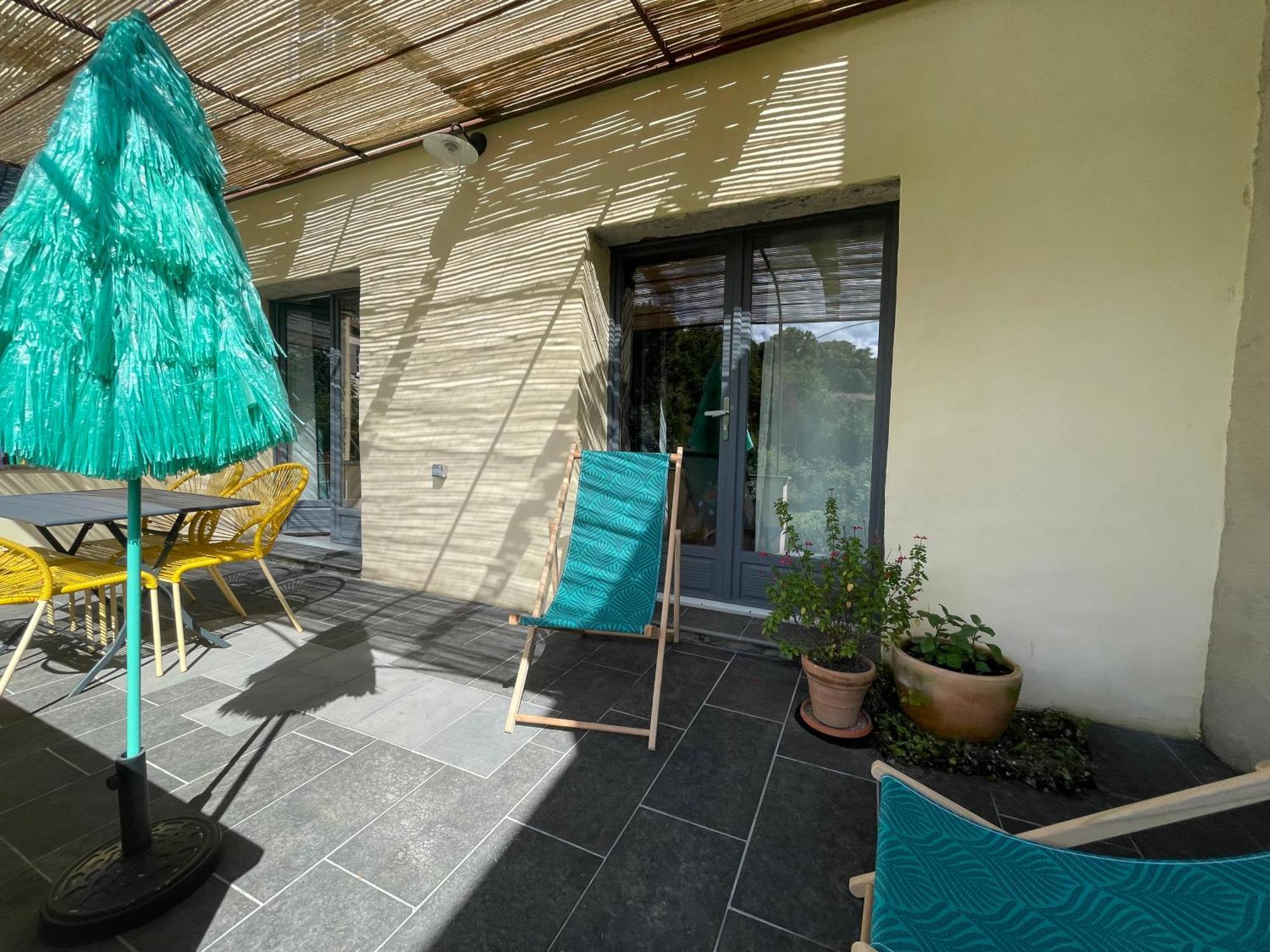 Gite Avec Terrasse Saint-Saturnin  Eksteriør billede